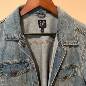 Gap distressed jean jacket woman’s